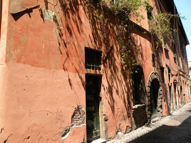  vieille maison aux murs ocres du Trastevere